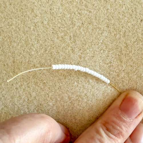 Margot Potter's Wrap It Up Earrings - , Contemporary Wire Jewelry, Wire Wrapping, Wrapping, Wire Wrapping Jewelry, Beads, Thread 22 white seed beads